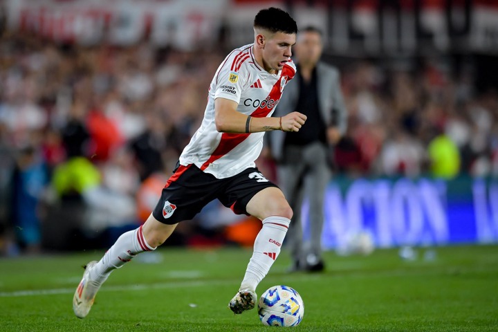 Franco Mastantuono of River Plate drives the ball during a Liga Profesional 2024 match between River Plate and Velez at Estadio Más Monumental Anto...