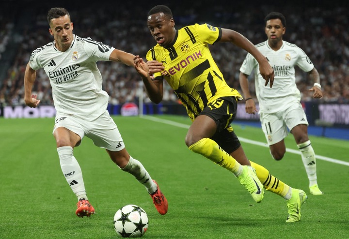 Borussia Dortmund's English forward #43 Jamie Bynoe-Gittens (R) and Real Madrid's Spanish defender #17 Lucas Vazquez  fight for the ballduring the ...