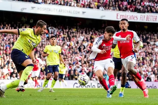 Kai Havertz of Arsenal FC shoots to score his team's first goal during the Premier League match between Arsenal FC and Southampton FC at Emirates Stadium on October 5, 2024 in London, England.