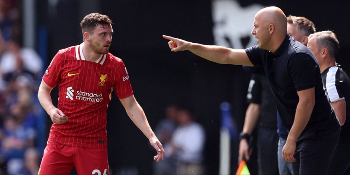 Arne Slot and Andy Robertson