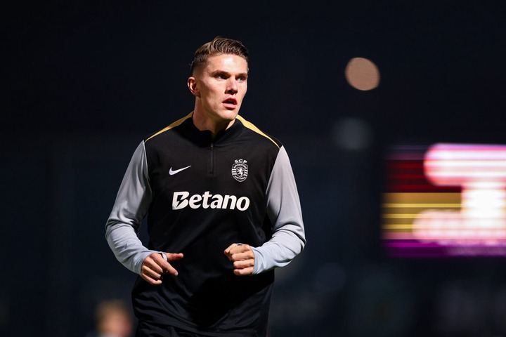 Viktor Gyokeres of Sporting Clube de Portugal warms up prior the Liga Portugal Betclic match between FC Famalicao and Sporting Clube de Portugal at...