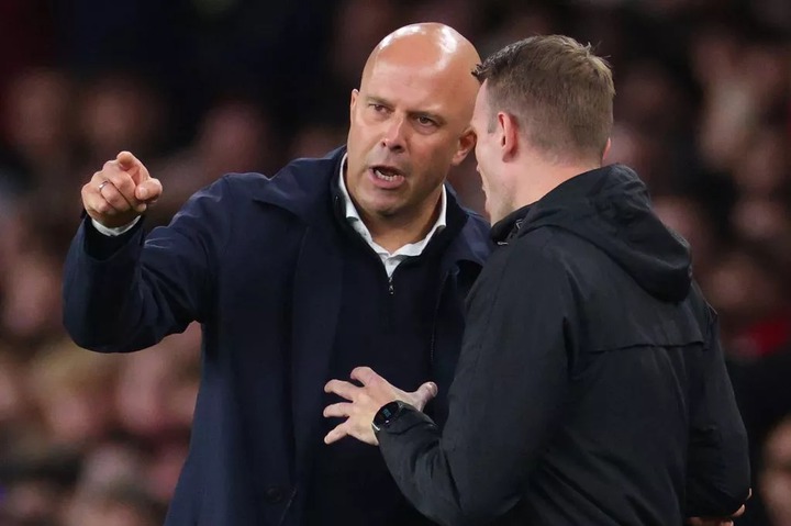 Liverpool head coach Arne Slot speaks with the fourth official during the Premier League match at Arsenal on October 27 2024