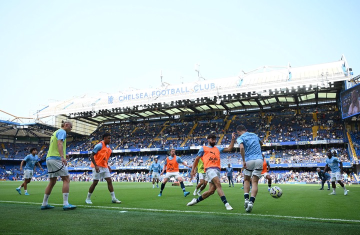 Josko Gvardiol of Manchester City warms up with teammates prior to the Premier League match between Chelsea FC and Manchester City FC at Stamford B...