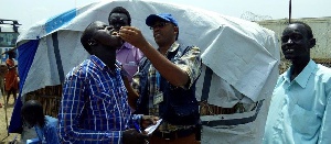 People receiving cholera vacination