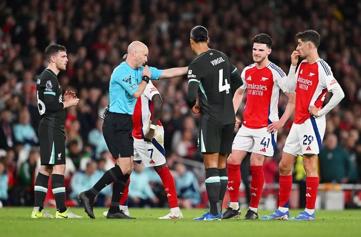 Anthony Taylor awarding a goal during Arsenal vs Liverpool