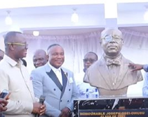 Jose Wise (left) beaming with smiles while watching the statue