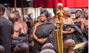 Otumfuo destooled Nana Adutwuwaa Bonin II (middle) for violating the sacred great oath