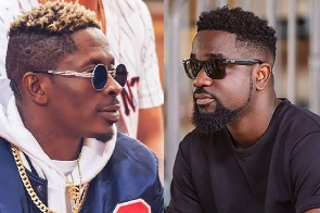 Dancehall musician Shatta Wale (L) and rapper Sarkodie (R)