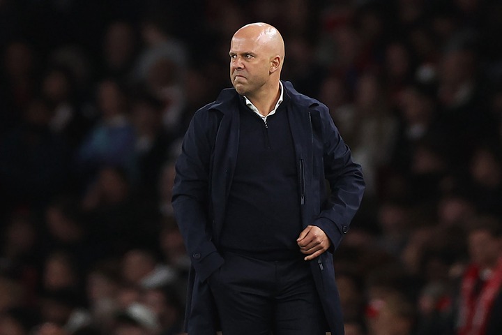 Arne Slot, Manager of Liverpool, looks on during the Premier League match between Arsenal FC and Liverpool FC at Emirates Stadium on October 27, 20...