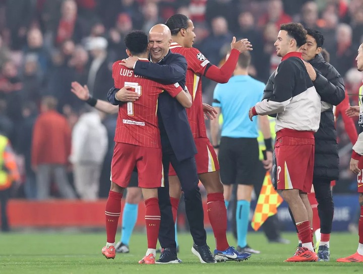 Luis Diaz and Arne Slot celebrate