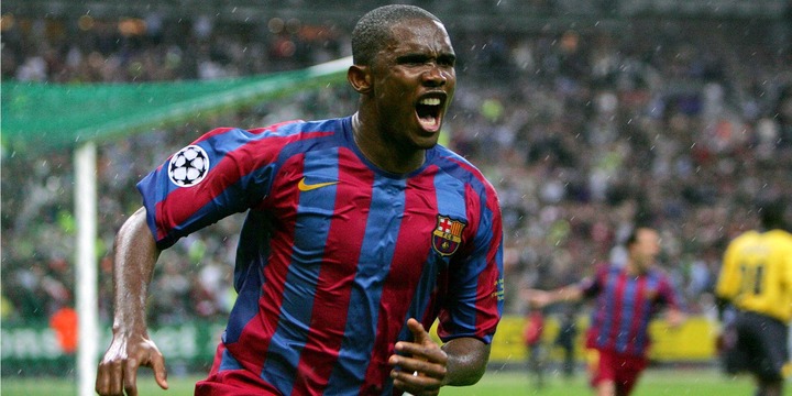 Samuel Eto'o of Barcelona celebrates scoring their first goal vs Arsenal