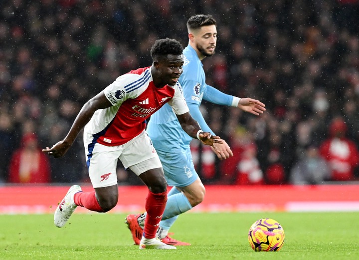 Bukayo Saka of Arsenal looks for the ball whilst under pressure from Alex Moreno of Nottingham Forest during the Premier League match between Arsen...