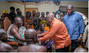 President Akufo-Addo exchanging pleasantries with Otumfuo