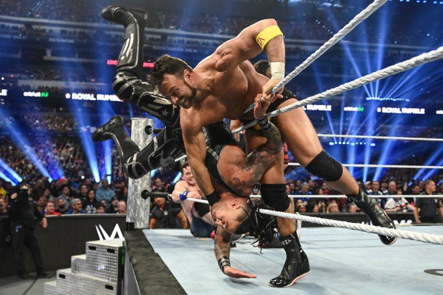 INDIANAPOLIS, INDIANA - FEBRUARY 1: LA Knight eliminates Damian Priest during Royal Rumble at Lucas Oil Stadium on February 1, 2025 in Indianapolis, Indiana. (Photo by Andrew Timms/WWE via Getty Images)