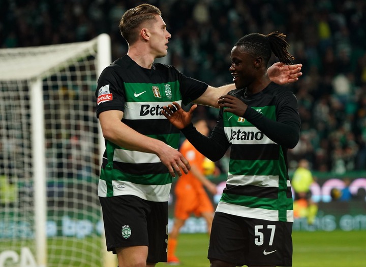 Viktor Gyokeres of Sporting CP celebrates with teammate Geovany Quenda of Sporting CP after scoring a goal during the Liga Portugal Betclic match b...