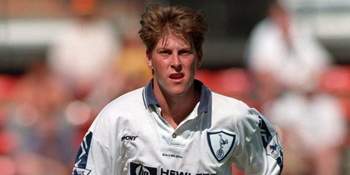 Darren Anderton in action for Tottenham Hotspur