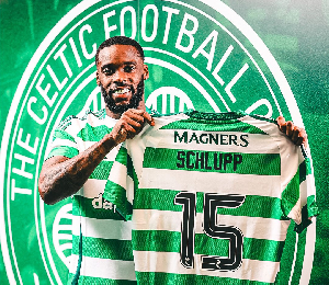 Jeffrey Schlupp signs for Celtic