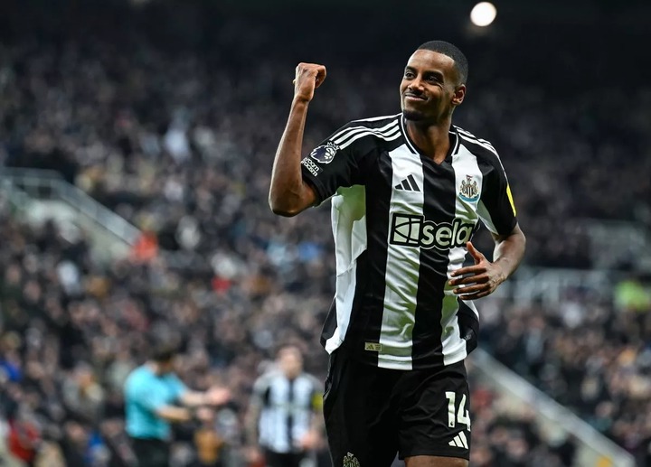 NEWCASTLE UPON TYNE, ENGLAND - JANUARY 15: Alexander Isak of Newcastle United (14) celebrates after scoring Newcastle's opening goal during the Premier League match between Newcastle United FC and Wolverhampton Wanderers FC at St James' Park on January 15, 2025 in Newcastle upon Tyne, England. (Photo by Serena Taylor/Newcastle United via Getty Images)