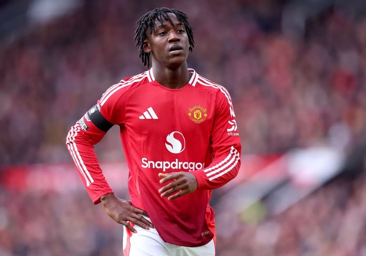 MANCHESTER, ENGLAND - FEBRUARY 2: Kobbie Mainoo of Manchester United in action during the Premier League match between Manchester United FC and Crystal Palace FC at Old Trafford on February 2, 2025 in Manchester, England. (Photo by Ed Sykes/Sportsphoto/Allstar via Getty Images)