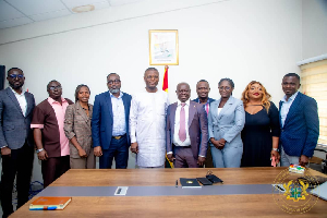 The minister with the delegation, others in a group photograph