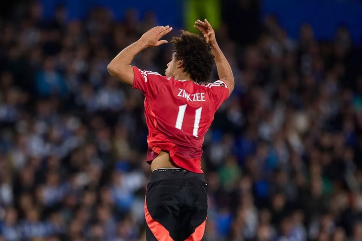 Joshua Zirkzee celebrating his goal against Real Sociedad