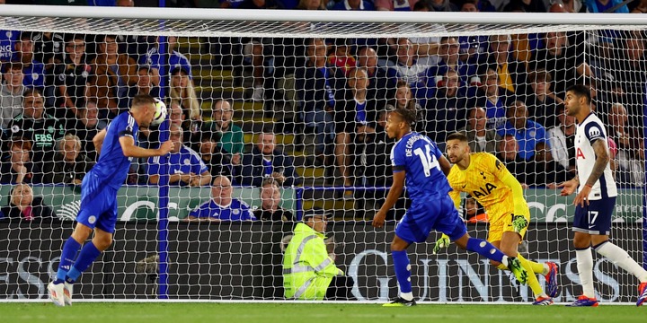 Jamie Vardy scores for Leicester City against Tottenham.